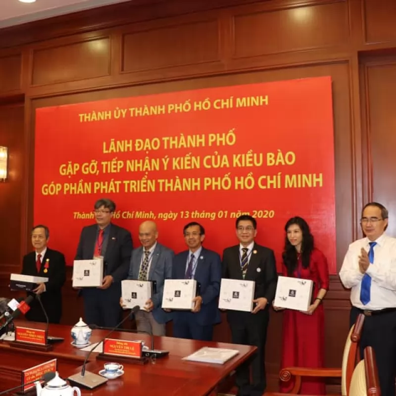 胡志明市政府傾聽越南海外僑胞建議都市改革未來的發展