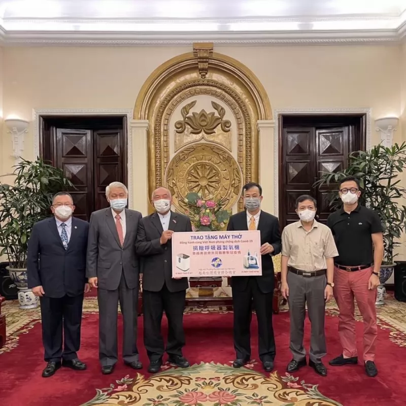 台越公益-台商總會捐贈給越南政府醫療器器材