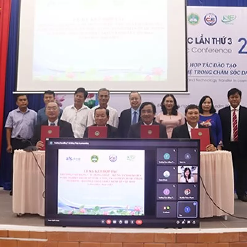 美容護膚培訓與技術轉移合作方向科學會議並簽署合作協議